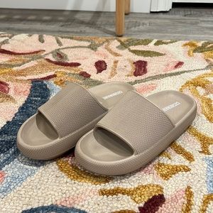 Slip-On Women's Slide Sandals in Taupe